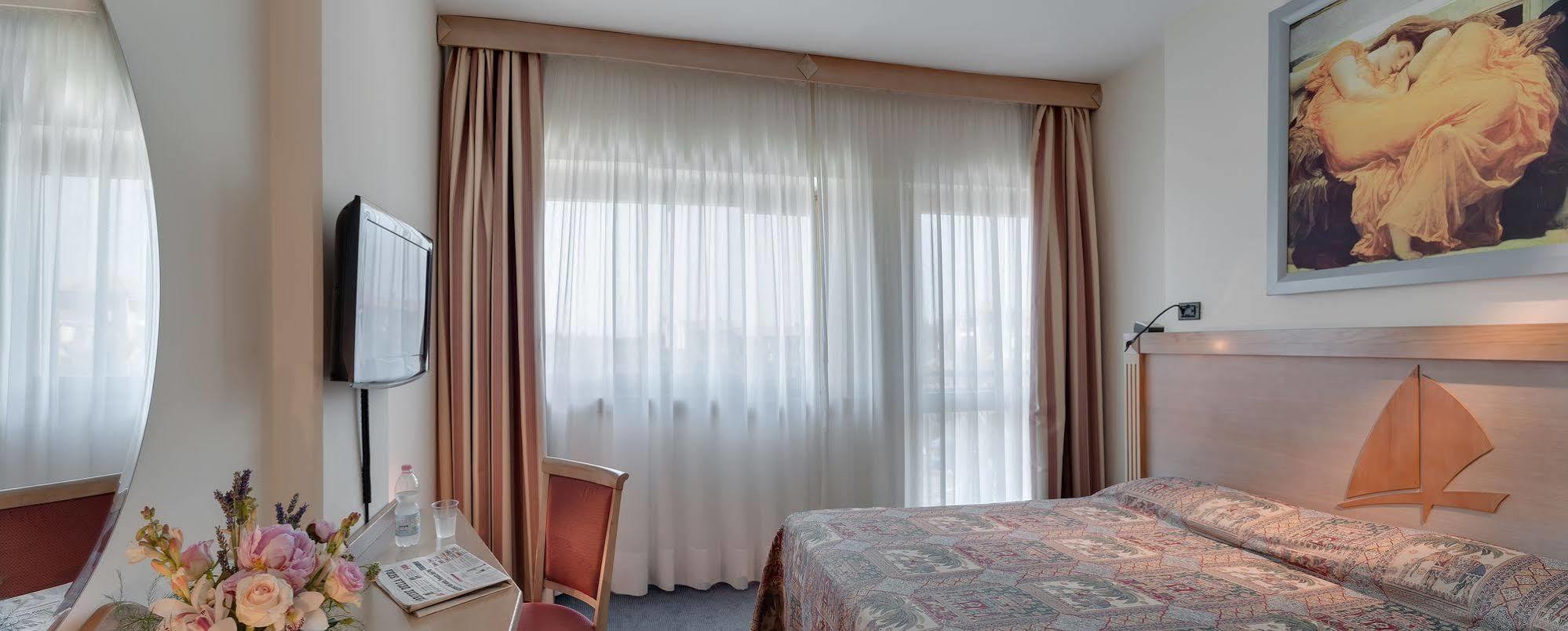 Hotel Grand Continental 4*