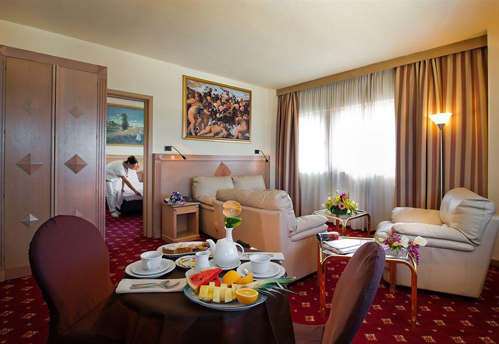 Hotel Grand Continental 4*